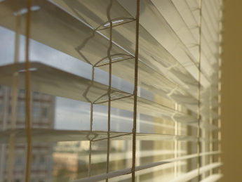 Sonnenschutz am Fenster: Verschattungssysteme schützen vor Hitze