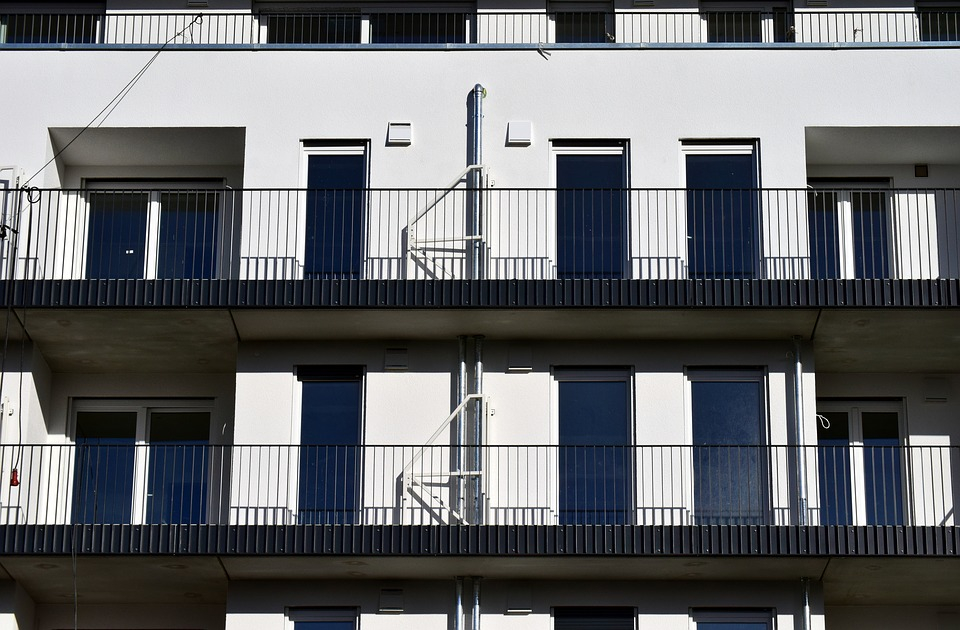 Salamander Balkontüren an Neubau Front